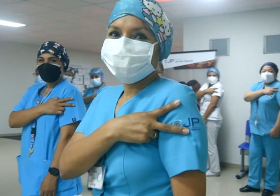 Jornada de vacunación en clínica Javier Prado